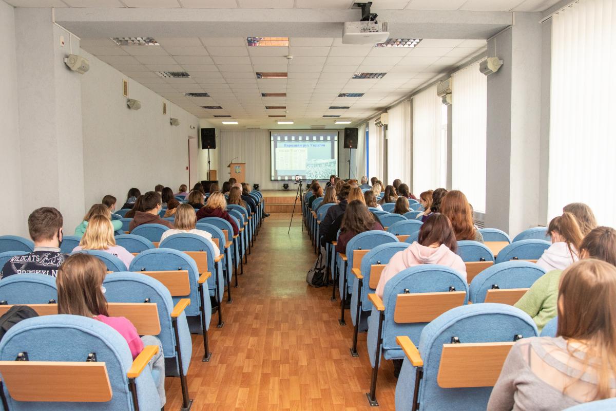 Музейники прочитали студентам лекцію «Україна — єдина країна!»
