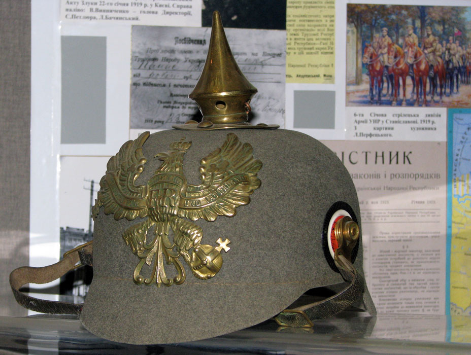 Шолом військовослужбовця німецької армії періоду Першої Світової війни (пікельхауб)